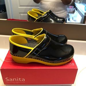 Sanita clogs